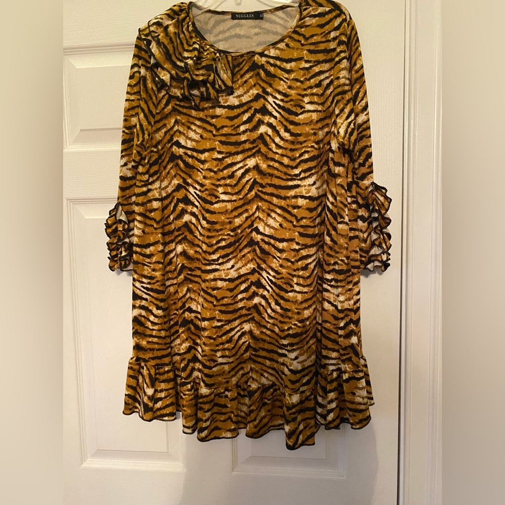 Nuggles Animal print ruffle top